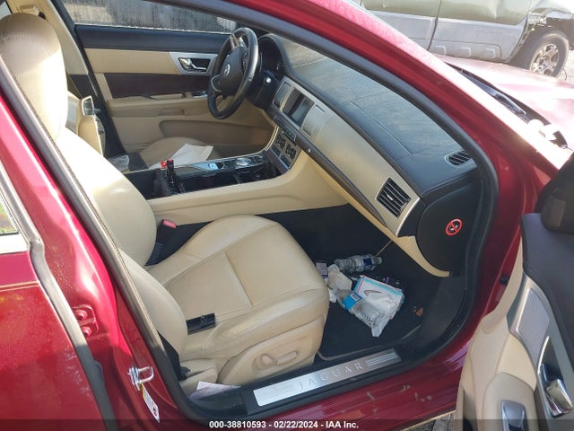 2012 JAGUAR XF SAJWA0FBXCLS52701 Photo 4