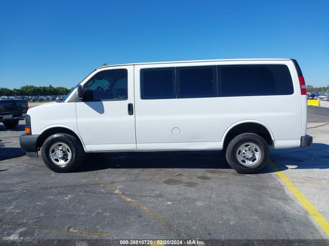 Chevrolet Express 2500 Work Van 2017 1GCWGAFF7H1308179 Image 14