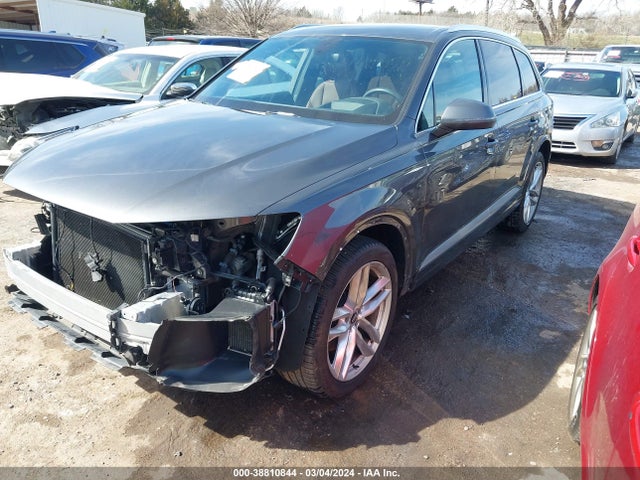 Audi Q7 3.0t Premium 2018 WA1VAAF78JD049450 Image 2