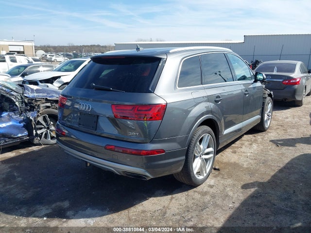 Audi Q7 3.0t Premium 2018 WA1VAAF78JD049450 Image 4