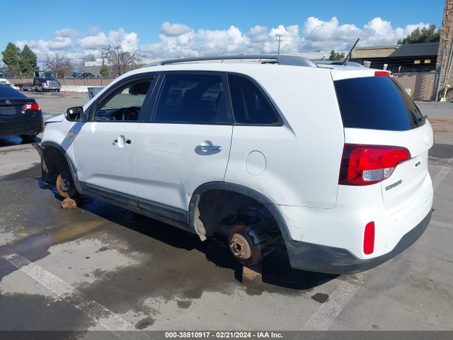2015 KIA SORENTO LX V6 VIN: 5XYKT4A76FG641188