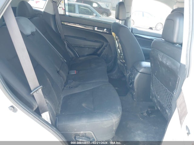 2015 KIA SORENTO LX V6 VIN: 5XYKT4A76FG641188