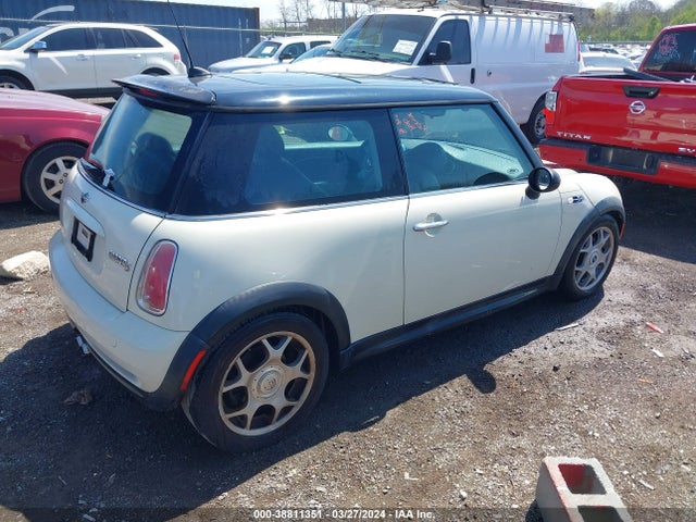 2005 MINI COOPER S WMWRE33515TL11568 Photo 3