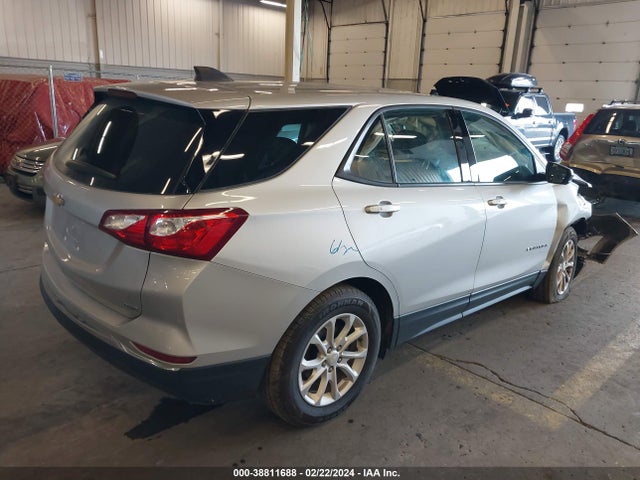 Chevrolet EQUINOX LS 2018 3GNAXREV5JS630784 Image 4