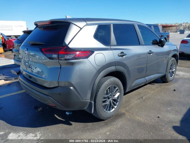 5N1AT3AA8MC686857 Nissan Rogue S Fwd