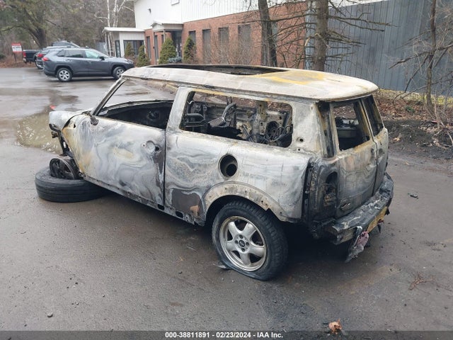 2009 MINI COOPER CLUBMAN WMWML33599TX33934 Photo 2