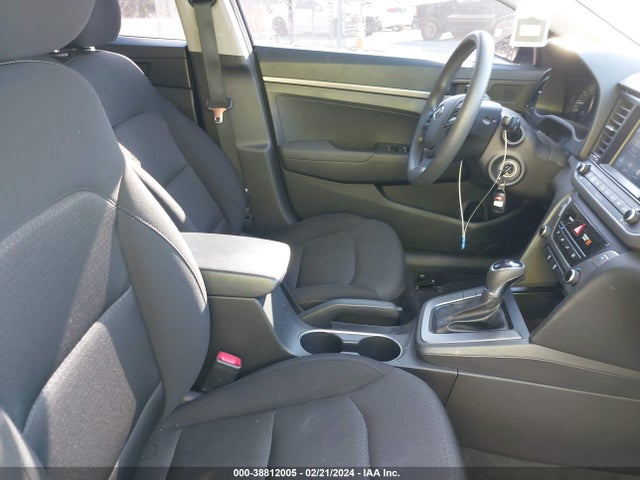 Hyundai ELANTRA SE 2018 5NPD74LF3JH372425 Image 5