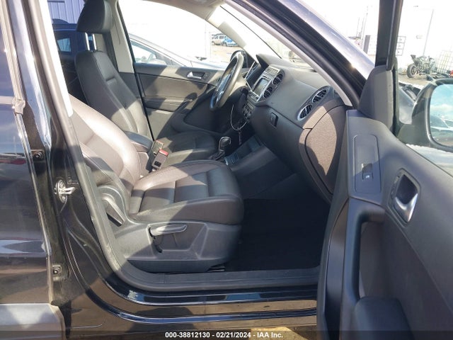 WVGAV7AX5FW507066 Volkswagen TIGUAN SE