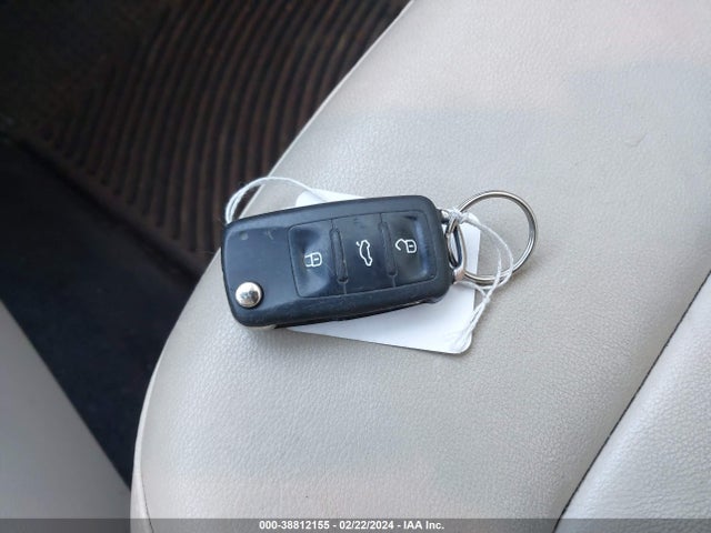 1VWCT7A33GC045123 Volkswagen Passat 1.8t Sel