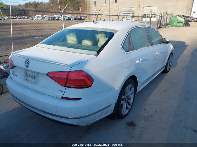 1VWCT7A33GC045123 Volkswagen Passat 1.8t Sel