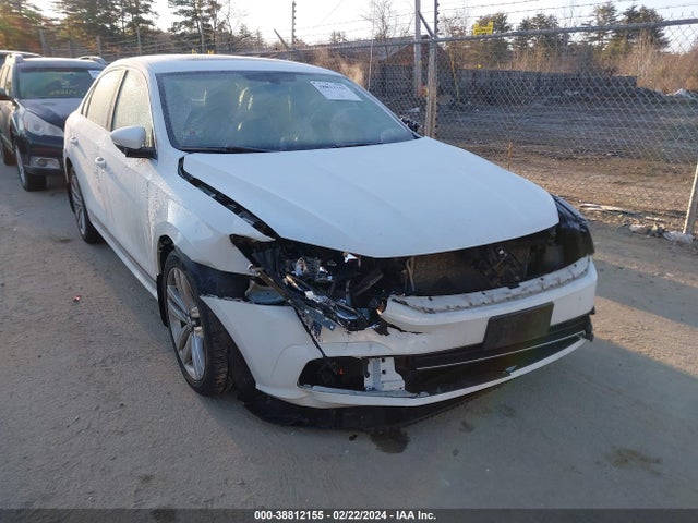 1VWCT7A33GC045123 Volkswagen Passat 1.8t Sel
