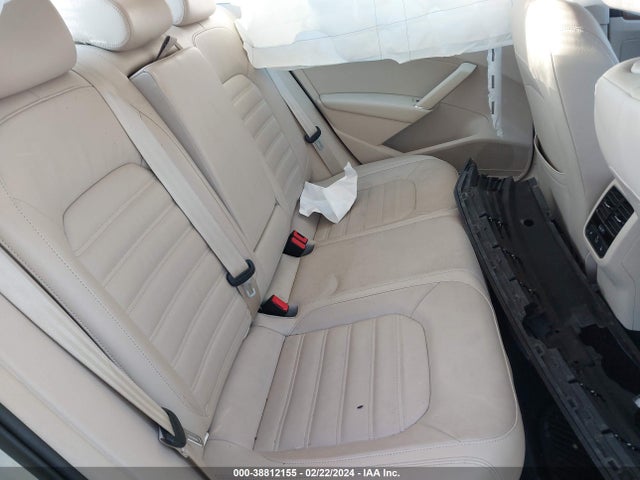 1VWCT7A33GC045123 Volkswagen Passat 1.8t Sel