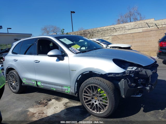 Porsche Cayenne E-hybrid S Platinum Edition 2017 WP1AE2A26HLA69141 Image 14