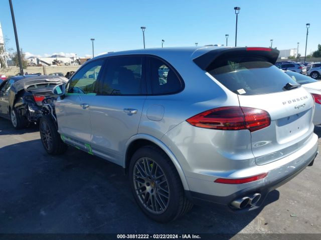 2017 PORSCHE CAYENNE E-HYBRID WP1AE2A26HLA69141 Photo 2