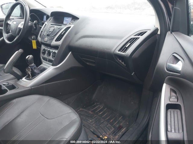 Ford FOCUS SE 2014 1FADP3F23EL114688 Image 5