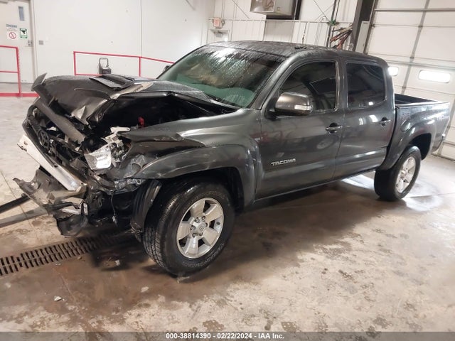 Toyota Tacoma Base V6 2015 3TMLU4EN5FM181616 Image 2
