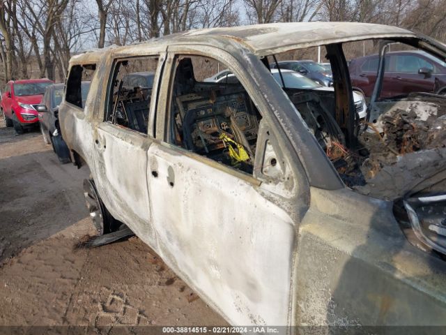 1GNSKHKC1JR331585 Chevrolet Suburban Lt