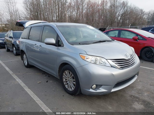 Toyota Sienna Xle 8 Passenger 2015 5TDYK3DC2FS623189 zdjęcie główne