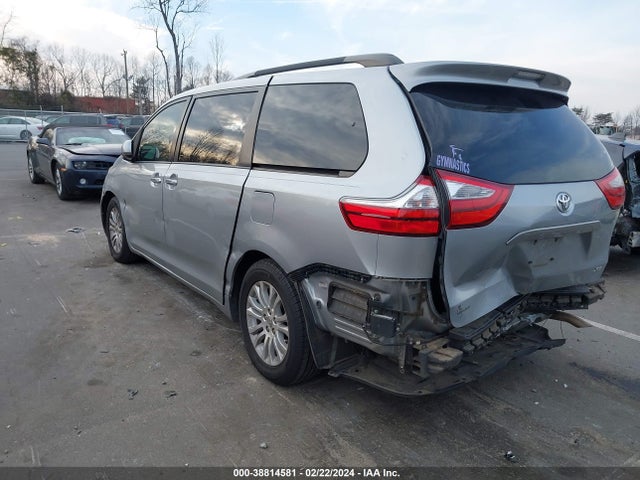 Toyota Sienna Xle 8 Passenger 2015 5TDYK3DC2FS623189 Image 3