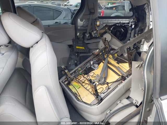 Toyota Sienna Xle 8 Passenger 2015 5TDYK3DC2FS623189 Image 8