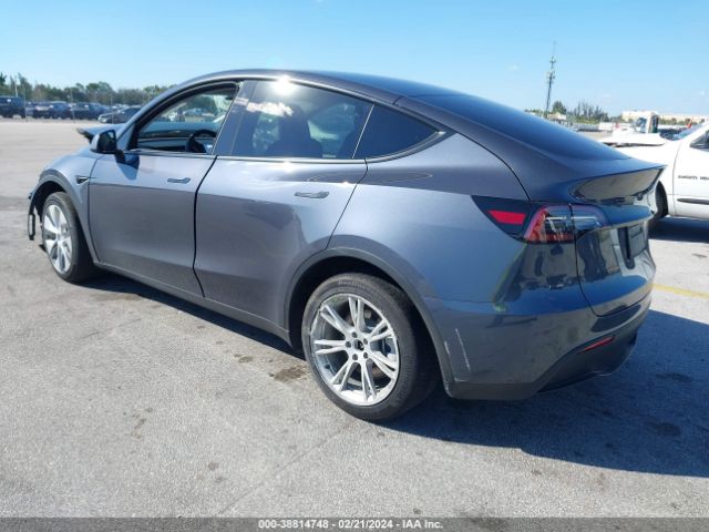 7SAYGDEE8PA048318 Tesla Model Y