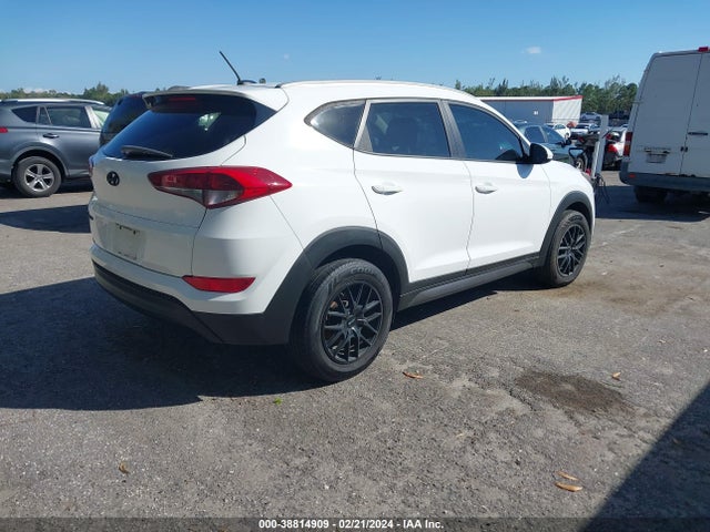 2016 HYUNDAI TUCSON SE VIN: KM8J33A45GU121653