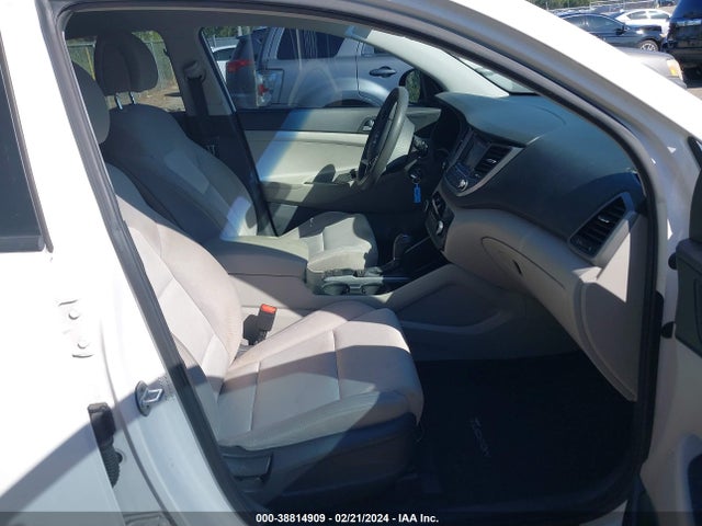 2016 HYUNDAI TUCSON SE VIN: KM8J33A45GU121653