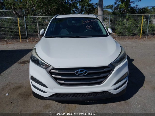 2016 HYUNDAI TUCSON SE VIN: KM8J33A45GU121653