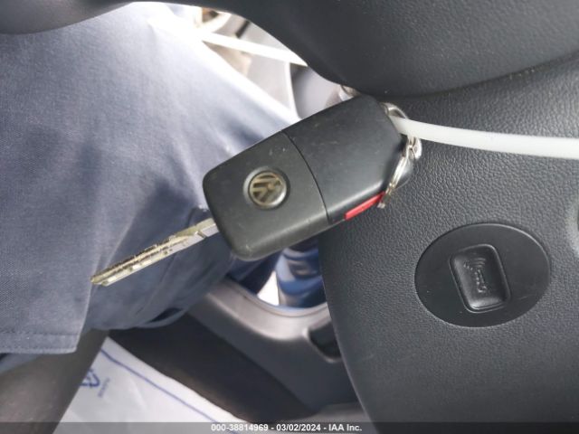 3VW2K7AJ4FM290409 Volkswagen Jetta 2.0l S