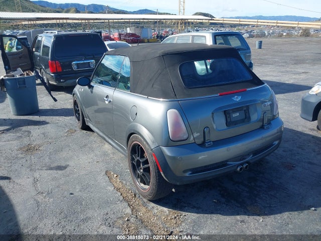 2005 MINI COOPER S WMWRH33445TF80052 Photo 2