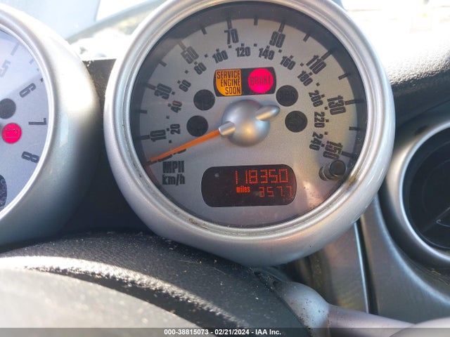 2005 MINI COOPER S WMWRH33445TF80052 Photo 6