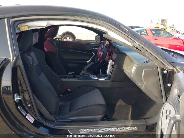 Toyota 86 2017 JF1ZNAA17H8711266 Image 5