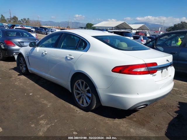 2012 JAGUAR XF SAJWA0FB4CLS50085 Photo 2