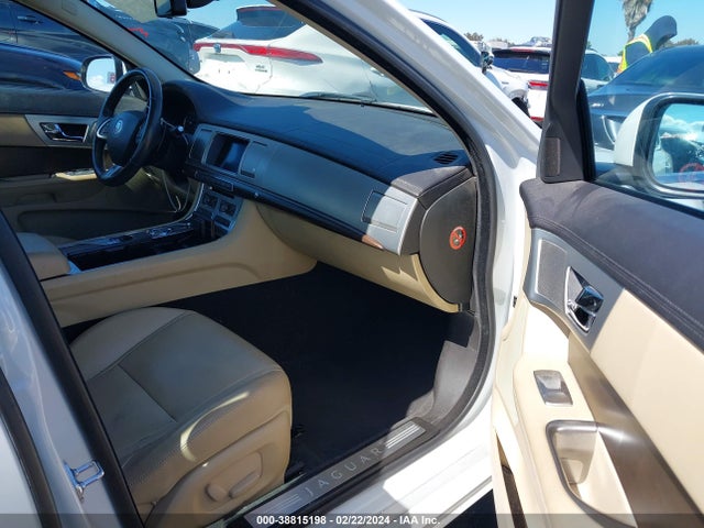 2012 JAGUAR XF SAJWA0FB4CLS50085 Photo 4