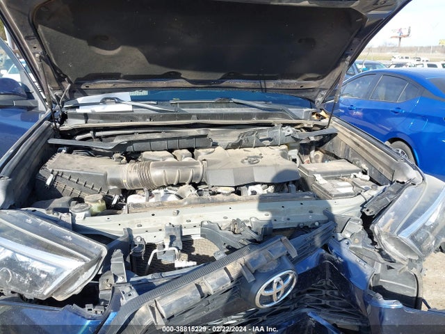 Toyota 4RUNNER SR5 2016 JTEZU5JR0G5117270 Image 10