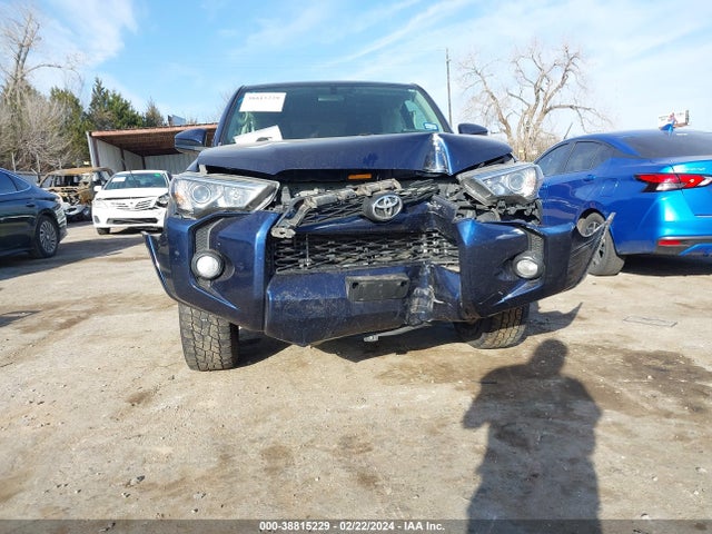 Toyota 4RUNNER SR5 2016 JTEZU5JR0G5117270 Image 6