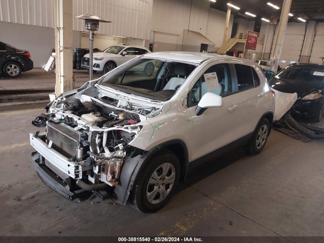 Chevrolet TRAX LS 2017 3GNCJKSB0HL251529 Image 2