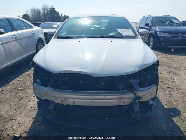 Chrysler 200 C 2015 1C3CCCCG6FN515387 Image 13