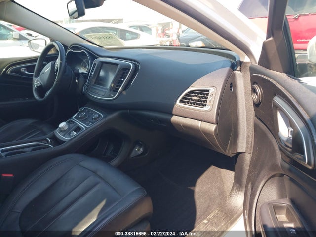 Chrysler 200 C 2015 1C3CCCCG6FN515387 Image 5