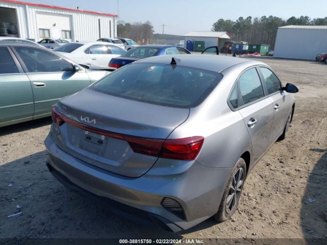 3KPF24ADXPE543256 KIA Forte Lxs