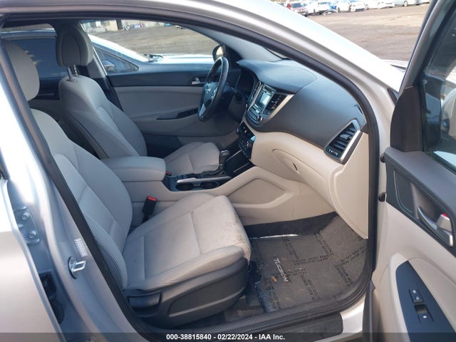 Hyundai Tucson Value 2017 KM8J33A23HU560382 Image 5
