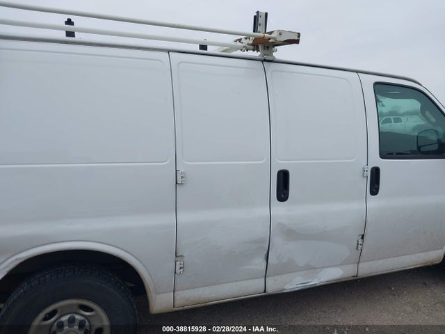 Chevrolet Express 2500 Work Van 2017 1GCWGAFF0H1111483 Image 13