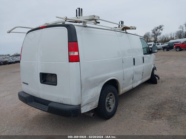 Chevrolet Express 2500 Work Van 2017 1GCWGAFF0H1111483 Image 4