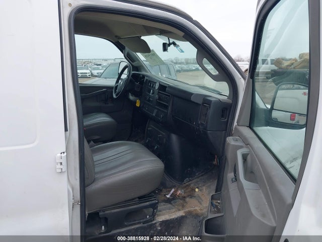 Chevrolet Express 2500 Work Van 2017 1GCWGAFF0H1111483 Image 5