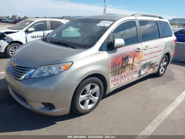 Toyota SIENNA LE 2015 5TDKK3DC6FS669646 Image 2