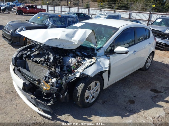 KIA FORTE LX 2017 KNAFK5A81H5692478 Image 2
