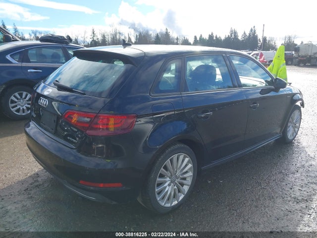 WAUUPBFF4GA144687 Audi A3 E-tron 1.4t Premium