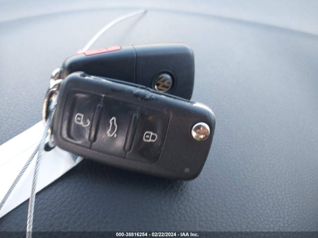Продажа на аукционе авто 2011 Volkswagen Gti 2-door Autobahn, vin: WVWEV7AJ6BW211906, номер лота: 38816254