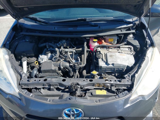 Toyota Prius C Three 2014 JTDKDTB39E1575026 Image 10