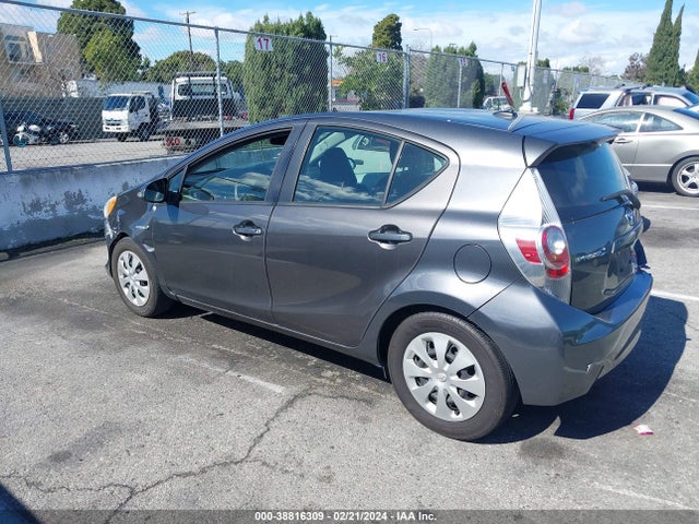 Toyota Prius C Three 2014 JTDKDTB39E1575026 Image 3